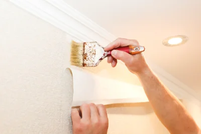 Pose de papier peint à Pelousey — revêtements muraux et toiles de verre
